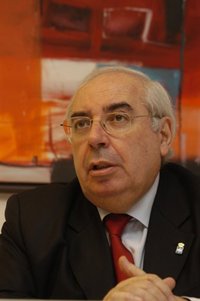 Areces lamenta que Cascos ignore la "Asturias real" y haga propuestas "inquietantes" en educación