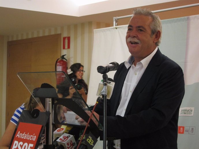 Luis Caparrós (PSOE) Durante El Acto De Presentación De Su Candidatura