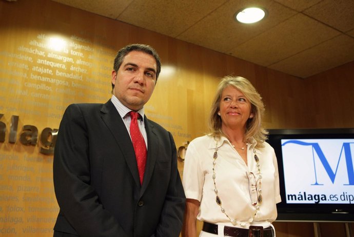 Elías Bendodo Y Ángeles Muñoz