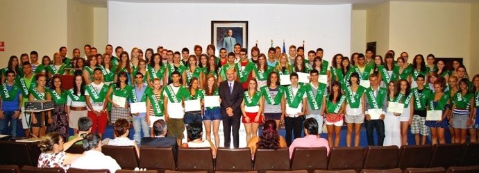 Imposición De Becas De Alumnos Beneficiarios Con La Beca 6000 De La Junta