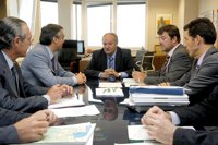 Gobierno y Ayuntamiento acuerdan suspender los contenciosos de los vertederos del Mazo y Carceña