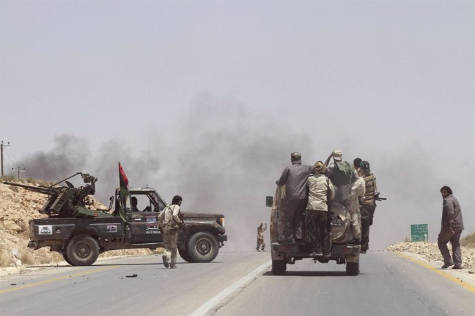Combatientes Rebeldes Libios Se Retiran De Al Qawalish, Recuperada Por Gadafi
