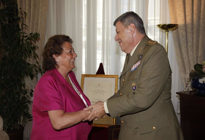 Rita Barberá Y El Teniente General Rafael Comas Abad 