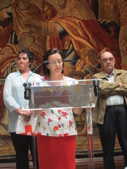 Consuelo Peláez, Durante El Acto De Presentación