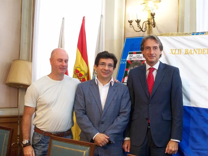 Presentación De La XLII Bandera 'Ciudad De Santander' De La Liga San Miguel