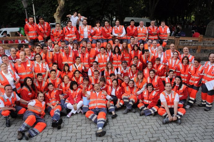 Voluntarios Del Dispositivo De Cruz Roja Para Los Sanfermines 2011.