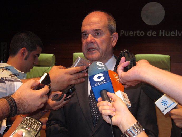 El Vicepresidente De Política Territorial, Manuel Chaves, Ante Los Medios.