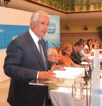 Arenas anuncia que remitirá a Chaves, "el rey de los chanchullos y abusos", copia de su declaración de la renta de 2010