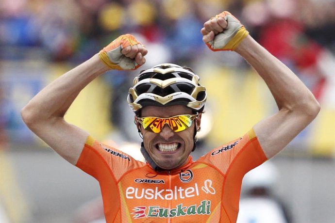 El Ciclista Español Samuel Sánchez Celebra Su Victoria De Etapa En El Tour