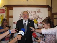 Pumpido dice que la UE tiene "una moneda del siglo XXI" pero no tiene instituciones jurídicas para defenderla