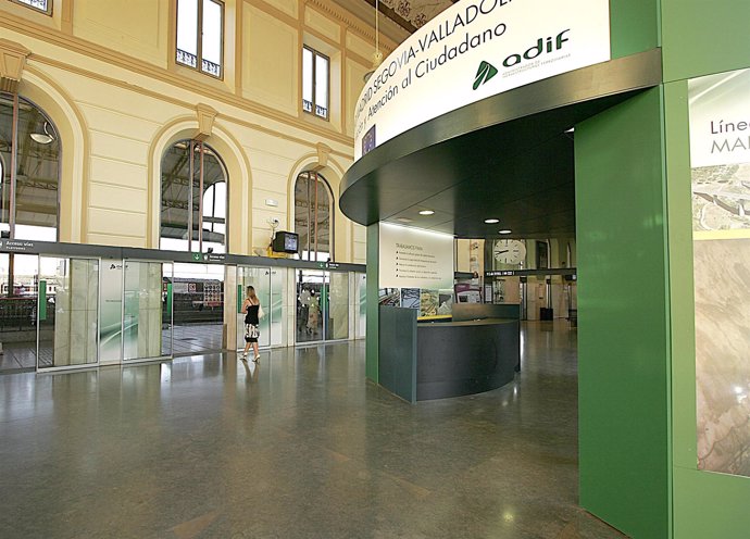 Vista interior de una estación de tren de Castilla y León