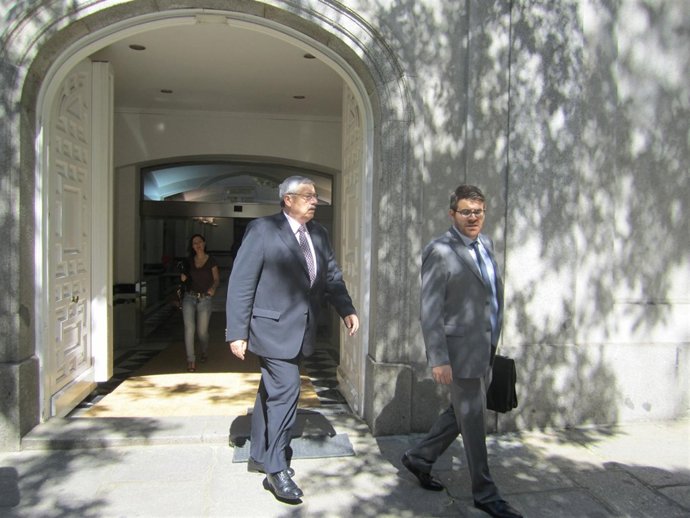 Senador Socialista Manuel Hurtado Saliendo Del Supremo