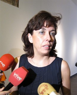 La Presidenta De La Diputación De Córdoba, María Luisa Ceballos, Atiende A Los P
