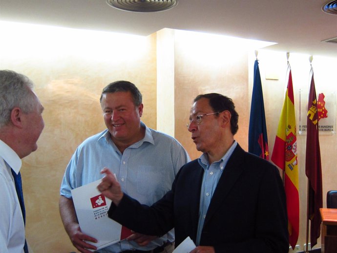Alcalde De Murcia Dialoga Con El Alcalde De La Unión En La Asamblea