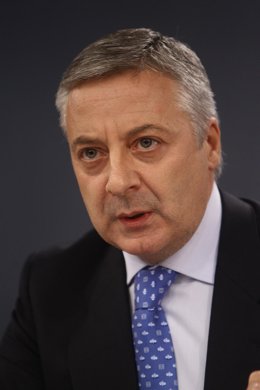 Primer Plano De José Blanco En El Consejo De Ministros