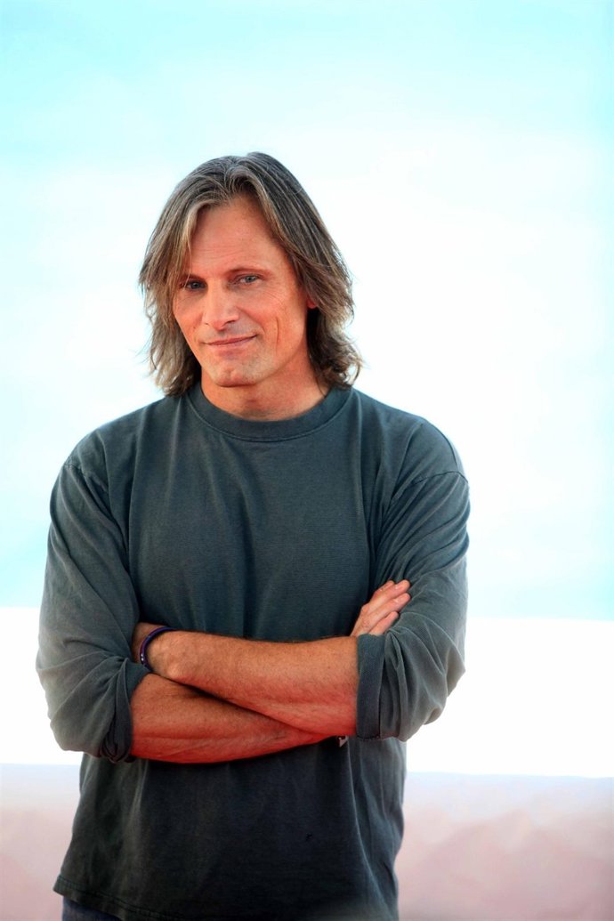 Posado Del Actor Viggo Mortensen 