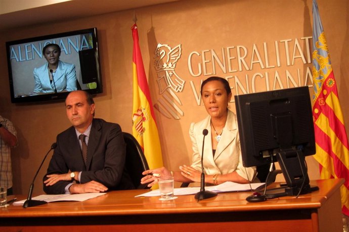 Enrique Verdeguer Y Lola Johnson En Rueda De Prensa