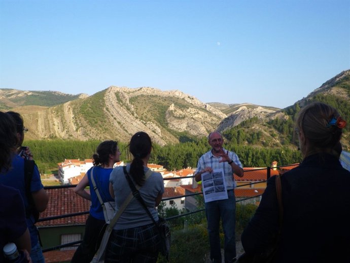El Curso De Geología Estudia, Entre Otros, La Erosión Del Terreno