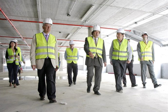 Francisco Rodríguez Visita El Aparcamiento Del Puerto De San Vicente. 