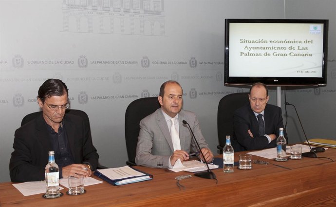 LAS PALMAS DE GRAN CANARIA, 15.07.11. El Alcalde Y El Concejal De Hacienda, Patr