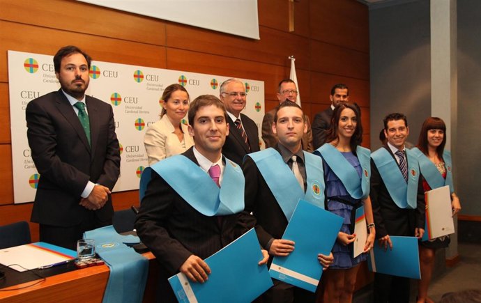 Cotino Impone Becas De Graduación