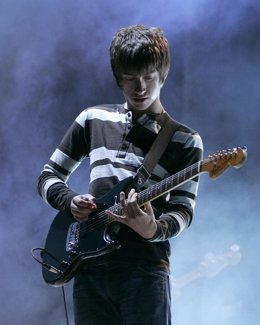 Alex Turner, cantante y guitarrista de los Arctic Monkeys durante un concierto