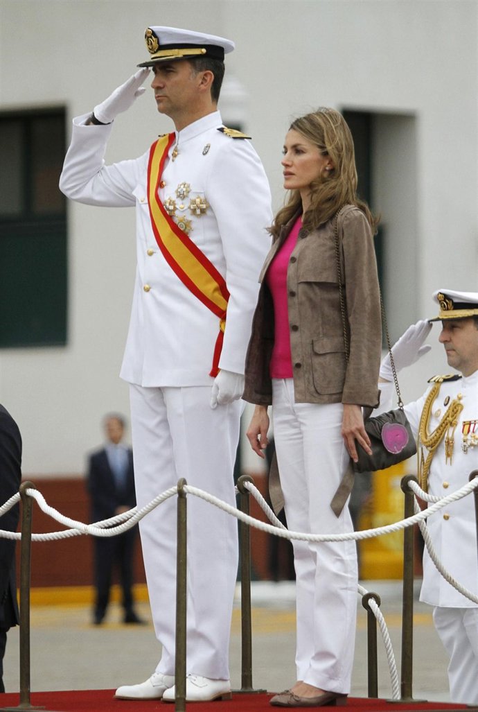 El Príncipe Felipe Y Letizia En Un Acto Oficial