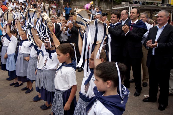 Ignacio Diego Asiste A La Virgen Del Carmen En Revilla 
