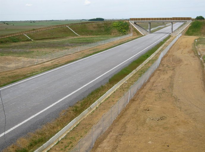 Vía De Alta Velocidad En La Provincia De Palencia