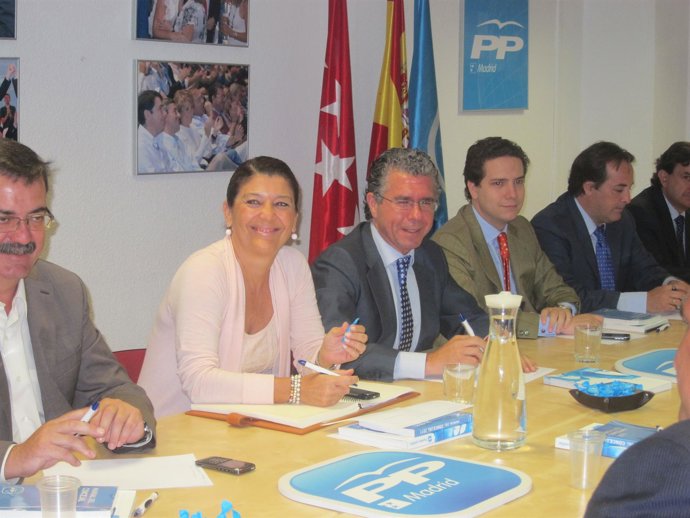 Granados Durante La Reunión En Génova