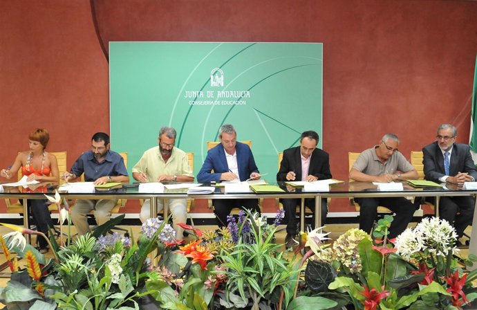 Educación Y Sindicatos Sellan Un Acuerdo Para Impulsar Enseñanzas A Distancia