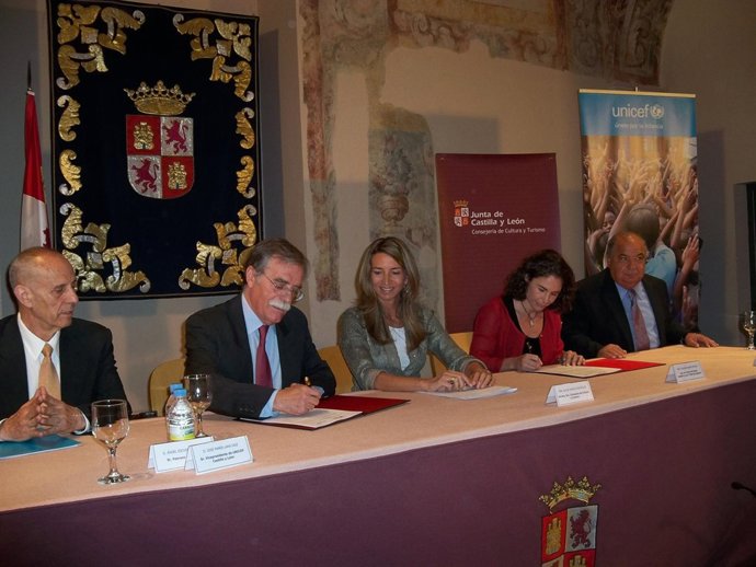 Firma Del Convenio De Colaboración Entre Unicef Y El Torneo El Espinar
