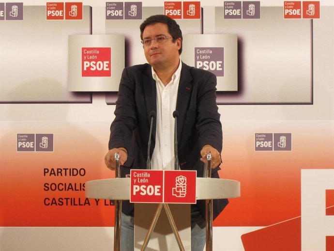 El Secretario Regional Del PSOE, Óscar López, Tras La Comisión Ejecutiva