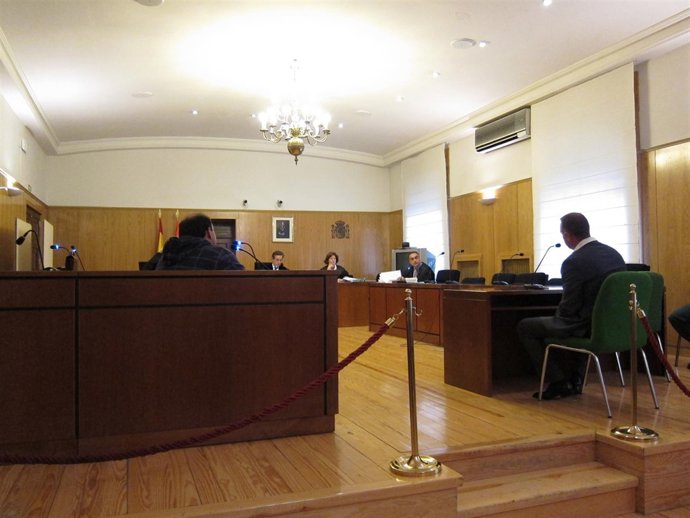Juicio En La Audiencia Provincial De Valladolid Por Depósito De Armas De Guerra