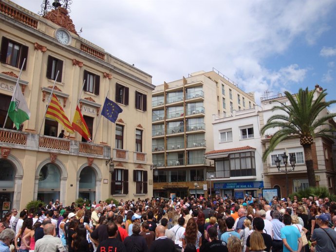 Minuto De Silencio En Lloret De Mar