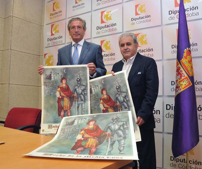 Pineda Y Paniagua Con El Cartel De La Noche De La Media Luna