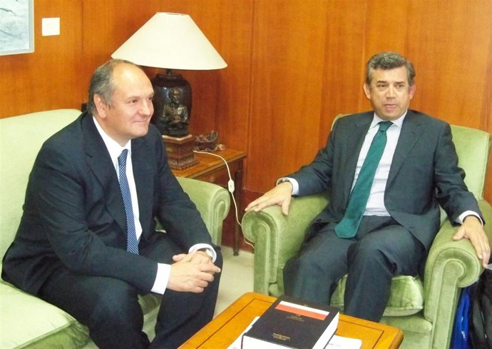 Fernández Se Reúne Con El Presidente De La Sala De Lo Contencioso Administrativo