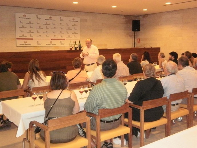 Cata De Vinos De Ribera Del Duero En El Museo Provincial Del Vino