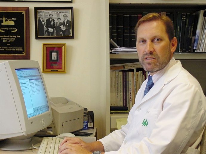 Álvaro Pascual, Nuevo Presidente De La SEIMC