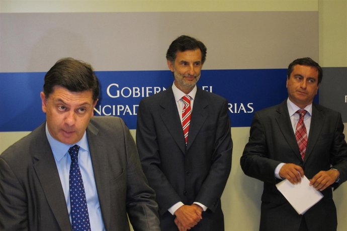 Los Consejeros José María Rivero,  Florentino Alonso Y Ramón Del Riego.