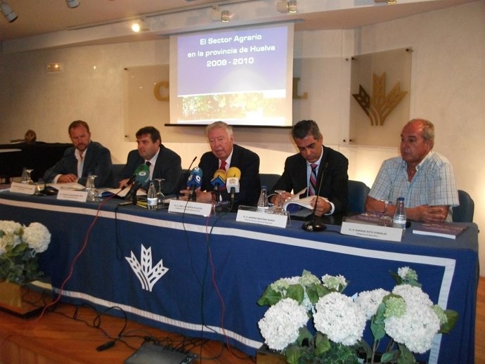 García Palacios Presenta  'El Sector Agrario En La Provincia De Huelva'. 