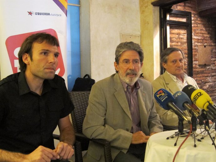 Pablo Muñon, Alfonso Barrena Y Willy Meter, Durante La Rueda De Prensa