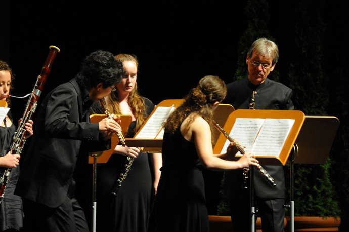 Schellenberger, Junto A Algunos Jóvenes Músicos 
