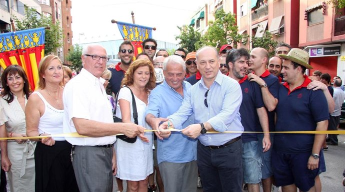 Pepe Sancho Con El Alcalde De Manises Inaugurando La Cabalgata De La Cerámica