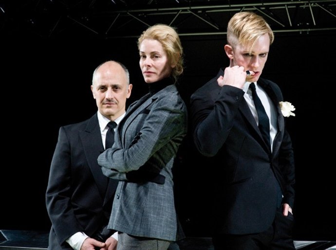 'La Caída De Los Dioses' Recala En Barcelona