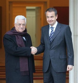 Zapatero se reúne con Abbas en La Moncloa