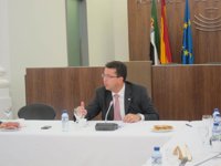 Manzano muestra su "molestia" con Monago por entrar en la polémica de los asientos en la Asamblea