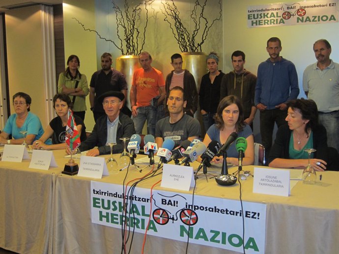 Colectivos Abertzales Denuncian  El Paso De La Vuelta Por Euskal Herria