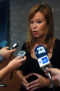 Pajín defiende en el Congreso el papel de España ante a la crisis del 'E.Coli'