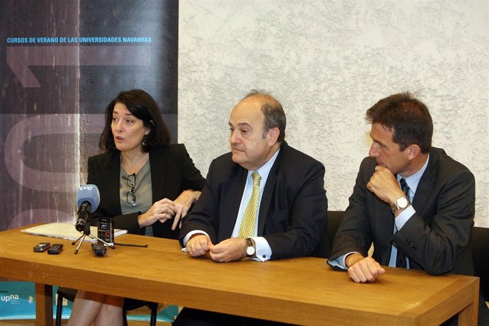 De Izquierda A Derecha, Anna Terrón, José Luis Iriarte Y Juan José Álvarez.